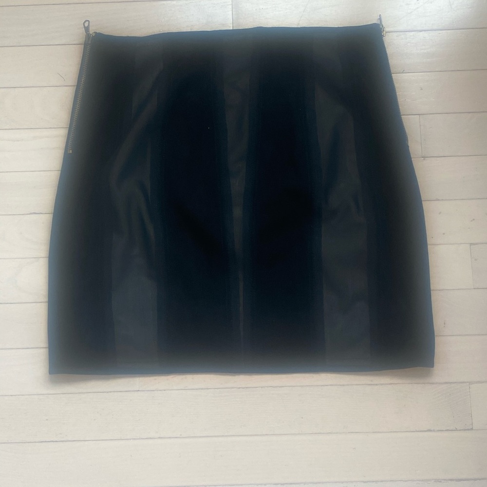 RAG & BONE Suede Skirt with Gold Zippers. Size 8 - Picture 6 of 8